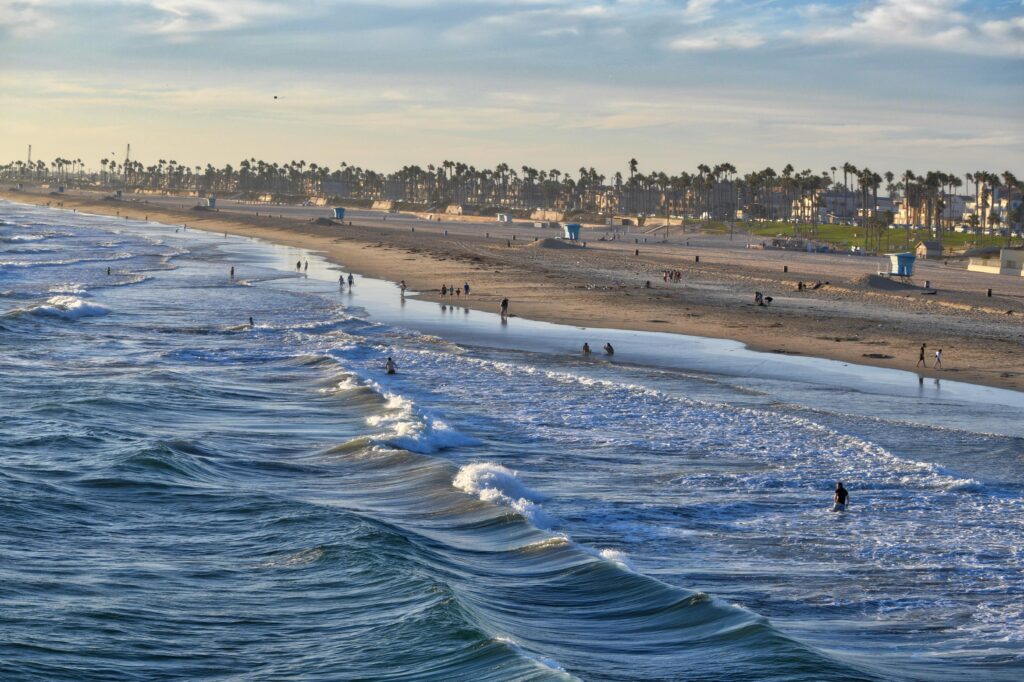 golden-hour-on-a-beautiful-southern-california-bea-2024-10-18-07-47-33-utc